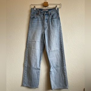 Levi’s Ribcage Straight Jean